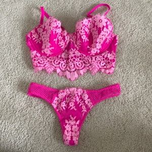 EUC Victoria’s Secret Lingerie Set 34C and XS